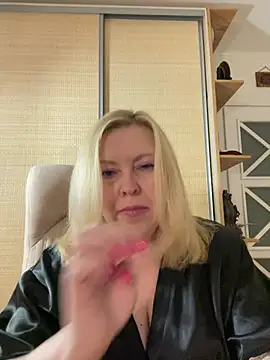 Snapshot of JanieLight53 chatting on 2, 8, 2026 JanieLight53 online show from 2, 8, 2026