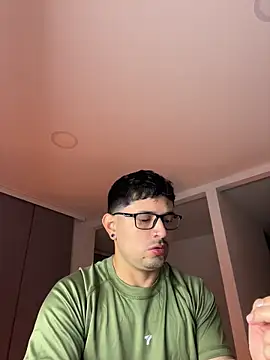 Snapshot of TroyeSavage chatting on 27, 5, 2026 TroyeSavage online show from 27, 5, 2026