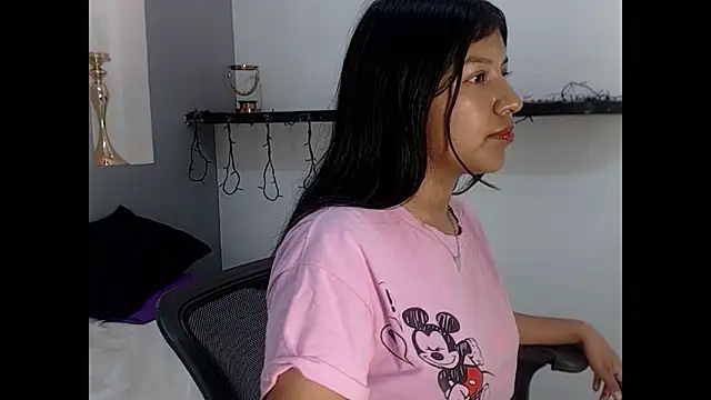 Snapshot of little_caramel18 chatting on 9, 3, 2026 little caramel18 online show from 9, 3, 2026