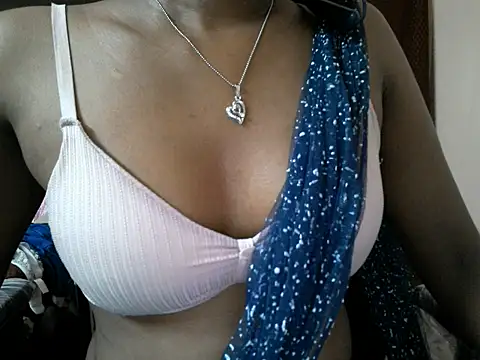 Snapshot of Couplehot00 chatting on 4, 4, 2026 Couplehot00 online show from 4, 4, 2026