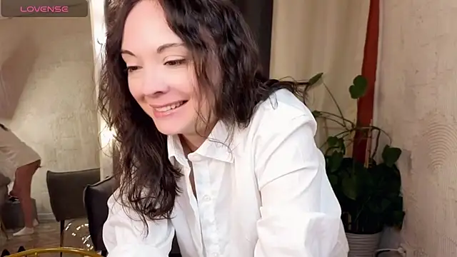 Snapshot of Harmoni_Love chatting on 6, 5, 2026 Harmoni Love online show from 6, 5, 2026