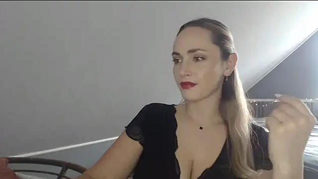 Snapshot of ScarlettSensitive chatting on 1, 6, 2026 ScarlettSensitive online show from 1, 6, 2026