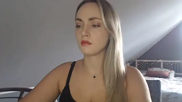 Snapshot of ScarlettSensitive chatting on 6, 7, 2026 ScarlettSensitive online show from 6, 7, 2026