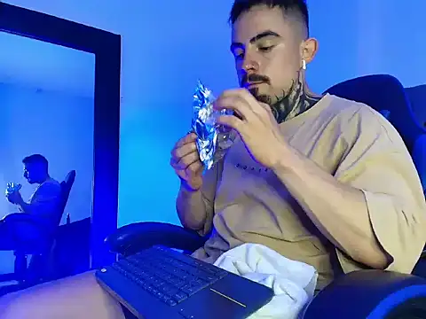Dallas Whitee online show from 4, 4, 2026