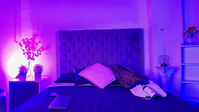 Dallas Whitee online show from 23, 4, 2026
