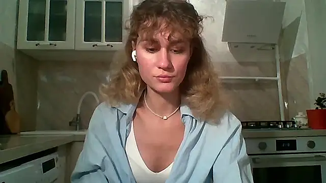 ElenoreHolguin online show from 13, 3, 2026