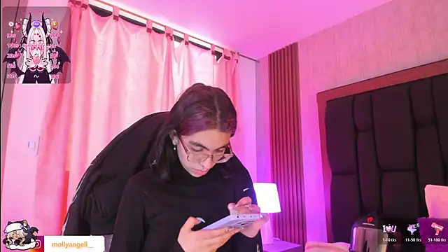 Snapshot of Molly_A chatting on 18, 7, 2026 Molly A online show from 18, 7, 2026