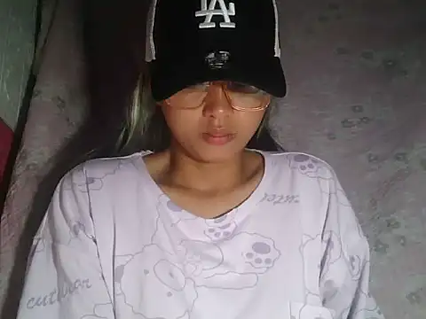 SAM SMILE XOXO online show from 25, 3, 2026