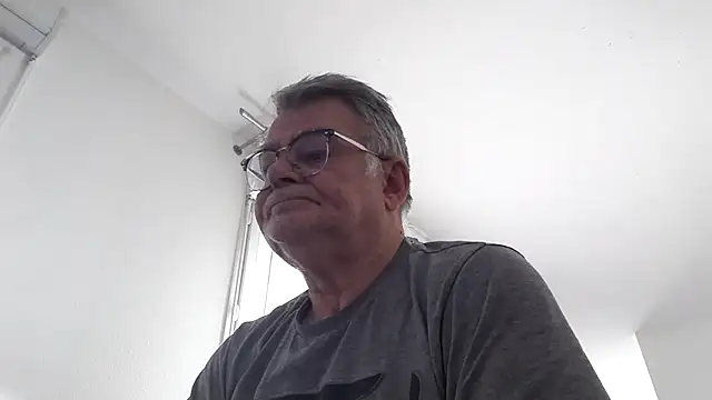 Snapshot of oura chatting on 4, 5, 2026 oura online show from 4, 5, 2026