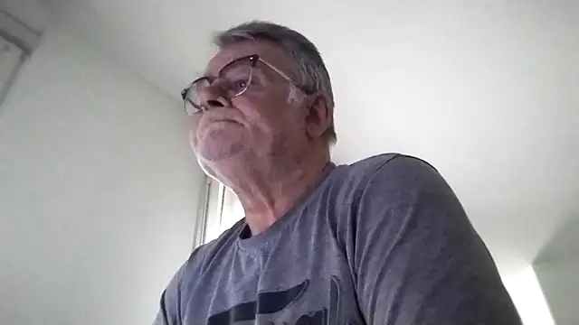 Snapshot of oura chatting on 5, 5, 2026 oura online show from 5, 5, 2026