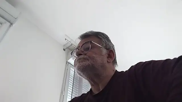 Snapshot of oura chatting on 24, 5, 2026 oura online show from 24, 5, 2026