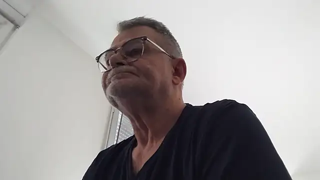 Snapshot of oura chatting on 2, 6, 2026 oura online show from 2, 6, 2026