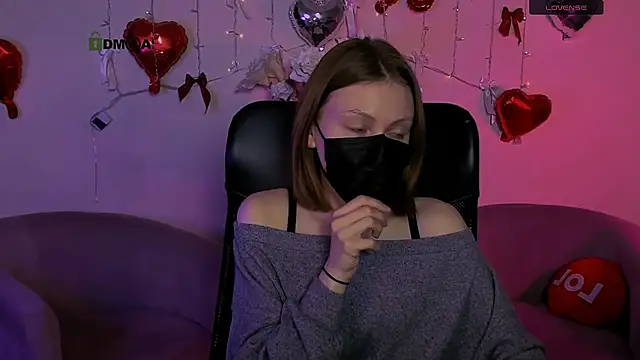 lola moans online show from 10, 3, 2026