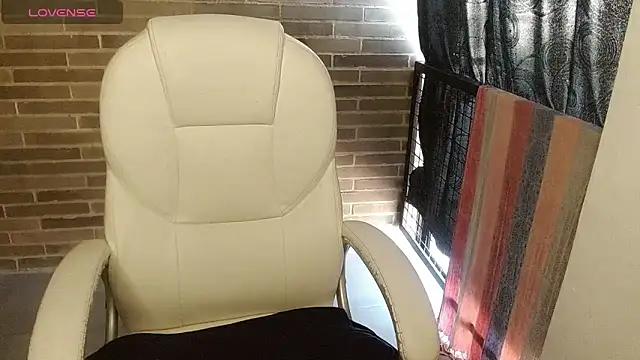 sweet-little online show from 22, 4, 2026