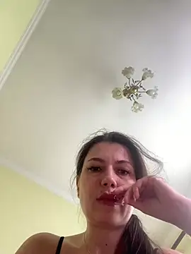 Snapshot of Cutee_Erika chatting on 4, 7, 2026 Cutee Erika online show from 4, 7, 2026