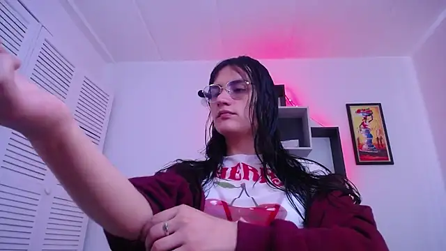 Snapshot of selene_cutie chatting on 28, 4, 2026 selene cutie online show from 28, 4, 2026