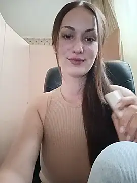 LunaCrystall online show from 10, 7, 2026