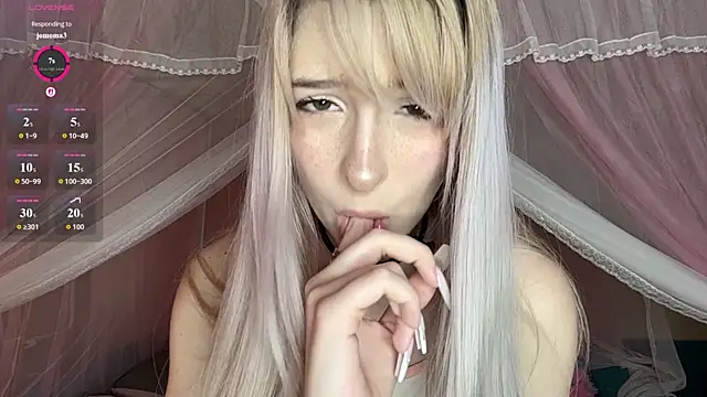 Snapshot of OnlyEva1 chatting on 4, 6, 2026 OnlyEva1 online show from 4, 6, 2026