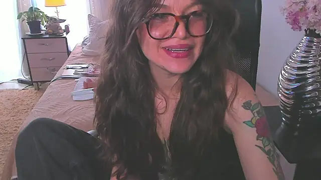 Snapshot of Tallulah_Kinky chatting on 16, 4, 2026 Tallulah Kinky online show from 16, 4, 2026