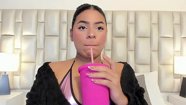 lilly williamss online show from 13, 4, 2026