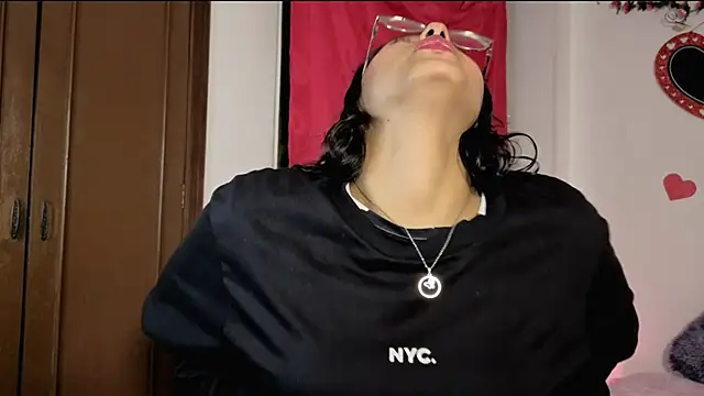 Snapshot of PaulaCutexs chatting on 4, 5, 2026 PaulaCutexs online show from 4, 5, 2026