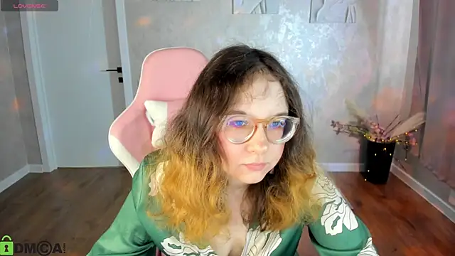 Snapshot of Aleks-caster chatting on 8, 5, 2026 Aleks-caster online show from 8, 5, 2026