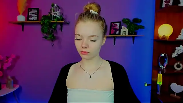Snapshot of maddy_moah chatting on 18, 4, 2026 maddy moah online show from 18, 4, 2026