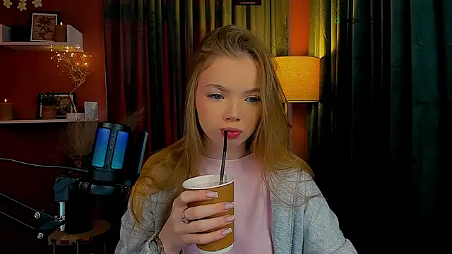 Snapshot of maddy_moah chatting on 27, 4, 2026 maddy moah online show from 27, 4, 2026
