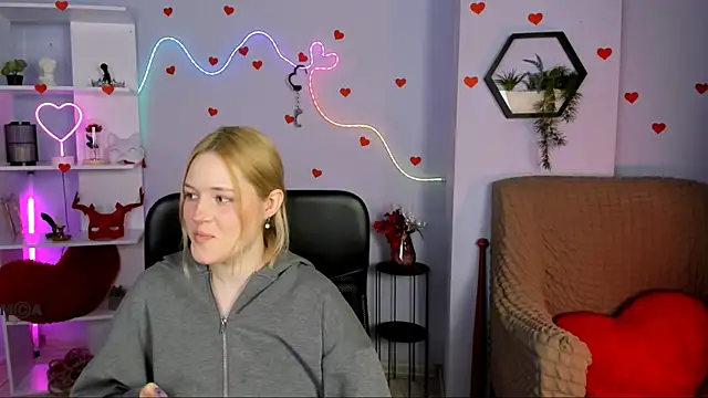 Snapshot of trixy_melison chatting on 8, 4, 2026 trixy melison online show from 8, 4, 2026