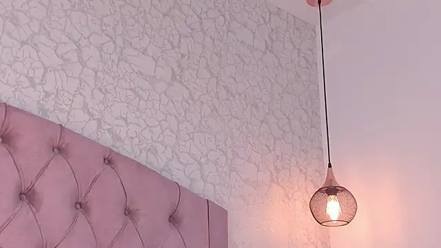 saraa joness  online show from 4, 4, 2026