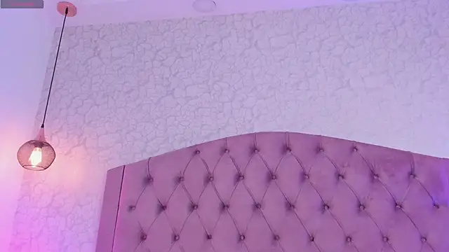 saraa joness  online show from 27, 4, 2026