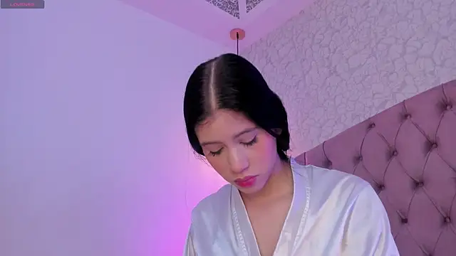 saraa joness  online show from 30, 4, 2026