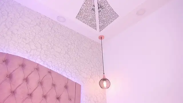 Snapshot of saraa_joness_ chatting on 17, 7, 2026 saraa joness online show from 17, 7, 2026