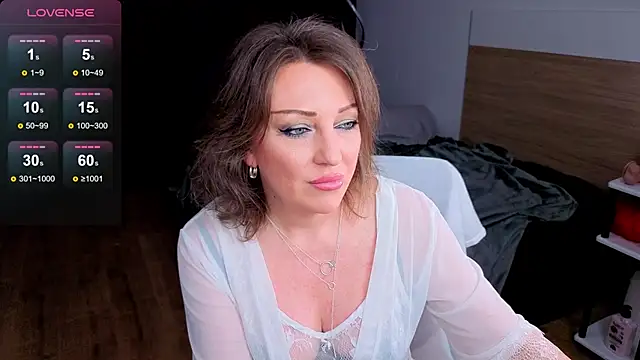 Snapshot of Sirena_Fly chatting on 15, 4, 2026 Sirena Fly online show from 15, 4, 2026