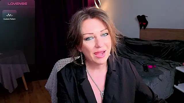 Snapshot of Sirena_Fly chatting on 2, 5, 2026 Sirena Fly online show from 2, 5, 2026