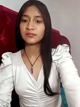Snapshot of KarolaMendez chatting on 5, 4, 2026 KarolaMendez online show from 5, 4, 2026