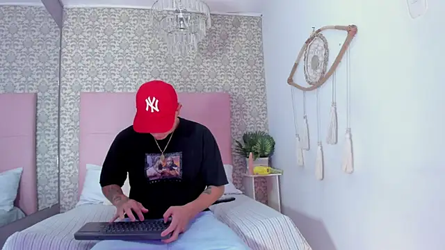 Thiago 2003  online show from 5, 4, 2026