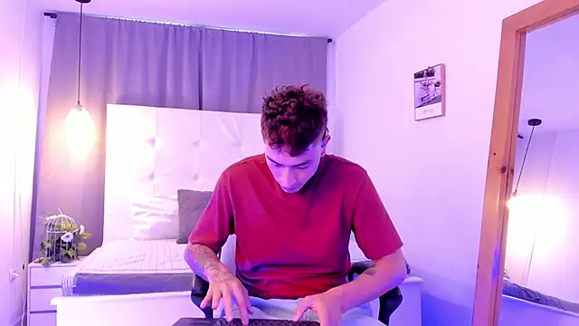 Thiago 2003  online show from 10, 4, 2026