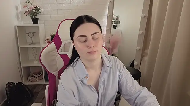 NoraLumi online show from 13, 4, 2026