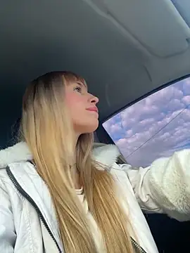 Camilabarbietoscano online show from 13, 3, 2026