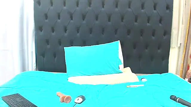 Dark Slim Thick online show from 8, 4, 2026