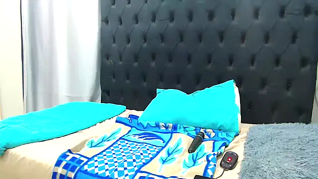 Dark Slim Thick online show from 25, 4, 2026