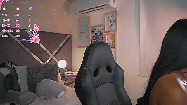 Snapshot of Naomi-Gray chatting on 5, 6, 2026 Naomi-Gray online show from 5, 6, 2026