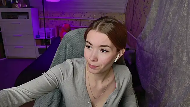 Snapshot of Lunavira chatting on 9, 4, 2026 Lunavira online show from 9, 4, 2026