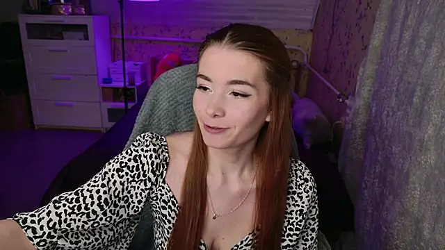 Snapshot of Lunavira chatting on 10, 4, 2026 Lunavira online show from 10, 4, 2026