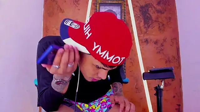 Snapshot of Looney_Tunes_2 chatting on 11, 4, 2026 Looney Tunes 2 online show from 11, 4, 2026