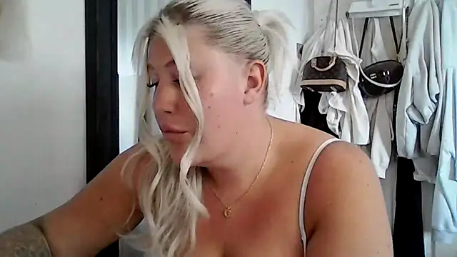 Snapshot of Lexi_Laura chatting on 31, 5, 2026 Lexi Laura online show from 31, 5, 2026