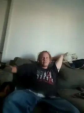 Snapshot of yourMasterisBored chatting on 9, 5, 2026 yourMasterisBored online show from 9, 5, 2026