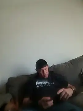 Snapshot of yourMasterisBored chatting on 11, 5, 2026 yourMasterisBored online show from 11, 5, 2026