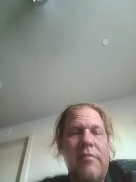 Snapshot of yourMasterisBored chatting on 15, 5, 2026 yourMasterisBored online show from 15, 5, 2026